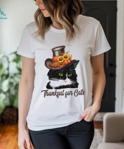 Thankful For Cats Cat With Hat Flowers Pumpkins Autumn Leaves Cute Thanksgiving Black Cat Classic T Shirt