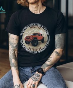 This V neck t shirt features a moisture wicking