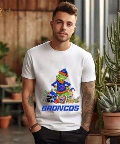 Boise State Broncos Grinch and Max dog funny Christmas shirt, hoodie, sweater, long sleeve and tank top Boise State Broncos Grinch and Max dog funny Christmas shirt