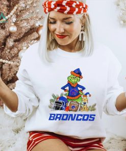 Boise State Broncos Grinch and Max dog funny Christmas shirt, hoodie, sweater, long sleeve and tank top Boise State Broncos Grinch and Max dog funny Christmas shirt