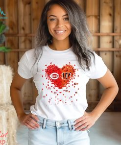 Cincinnati Reds Cincinnati Bengals logo hearts sport gift shirt