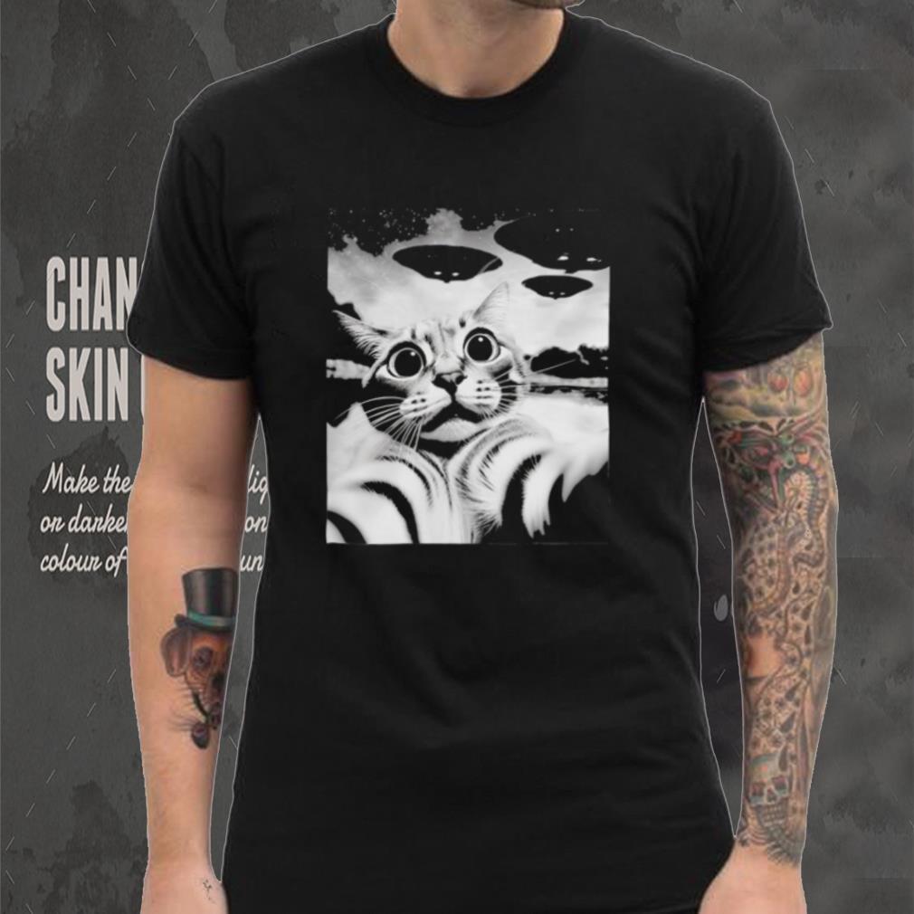 Funny Cat Selfie with UFO shirt Funny Cat Selfie with UFO shirt