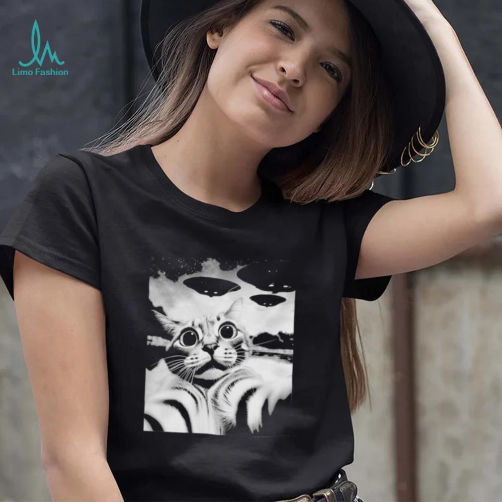 Funny Cat Selfie with UFO shirt Funny Cat Selfie with UFO shirt