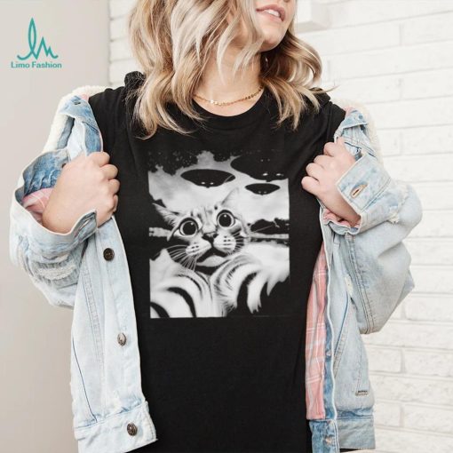 Funny Cat Selfie with UFO shirt