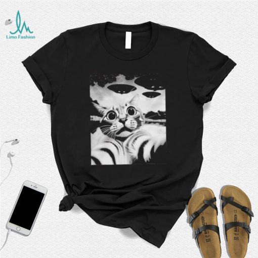 Funny Cat Selfie with UFO shirt