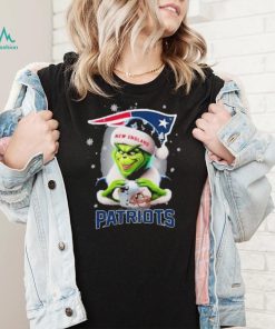 Grinch Hat Santa New England Patriots Helmet Logo Merry Christmas Shirt