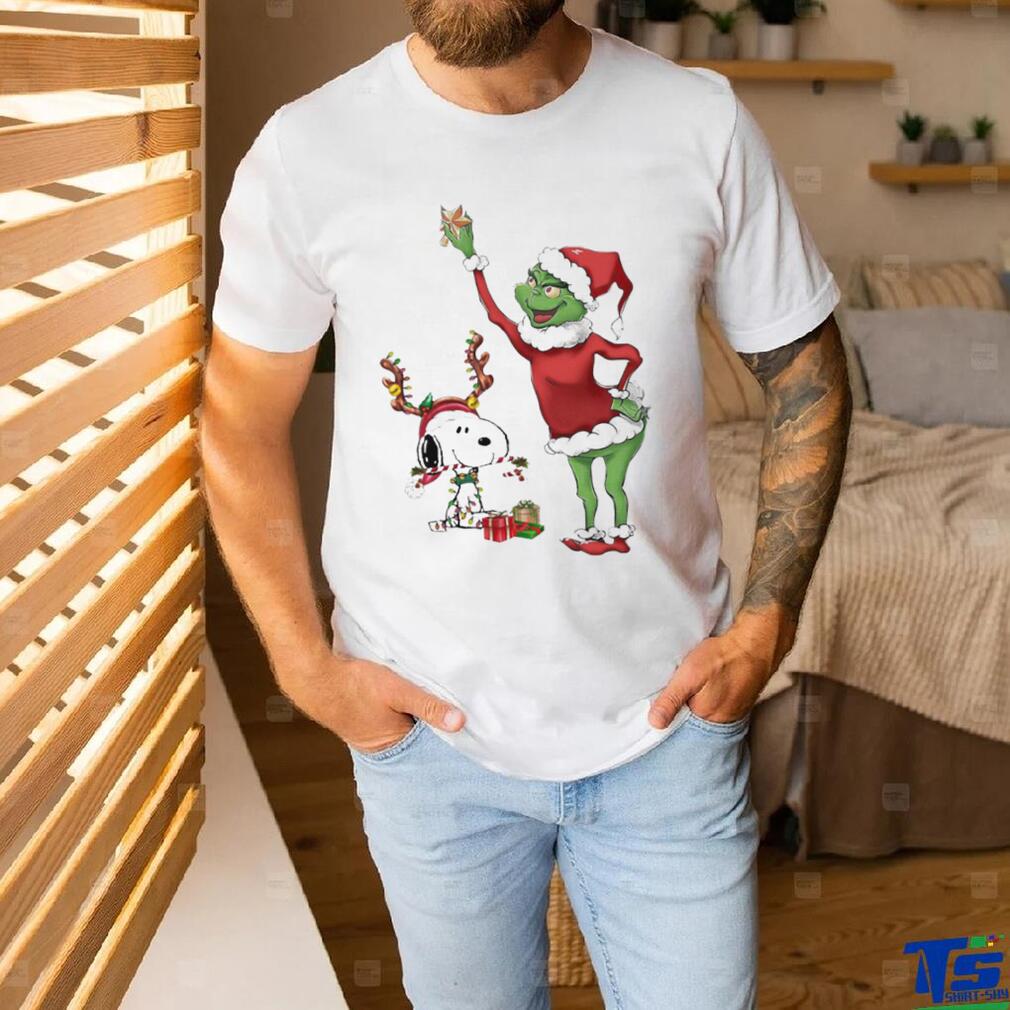 Grinch hat santa and Snoopy reindeer merry christmas shirt Grinch hat santa and Snoopy reindeer merry christmas shirt
