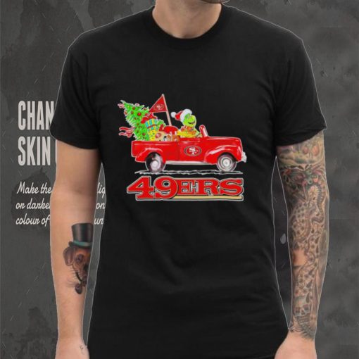 Happy Merry Christmas The Grinch drive a car San Francisco 49ers football logo flag gift shirt