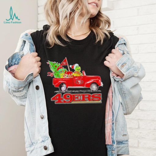 Happy Merry Christmas The Grinch drive a car San Francisco 49ers football logo flag gift shirt