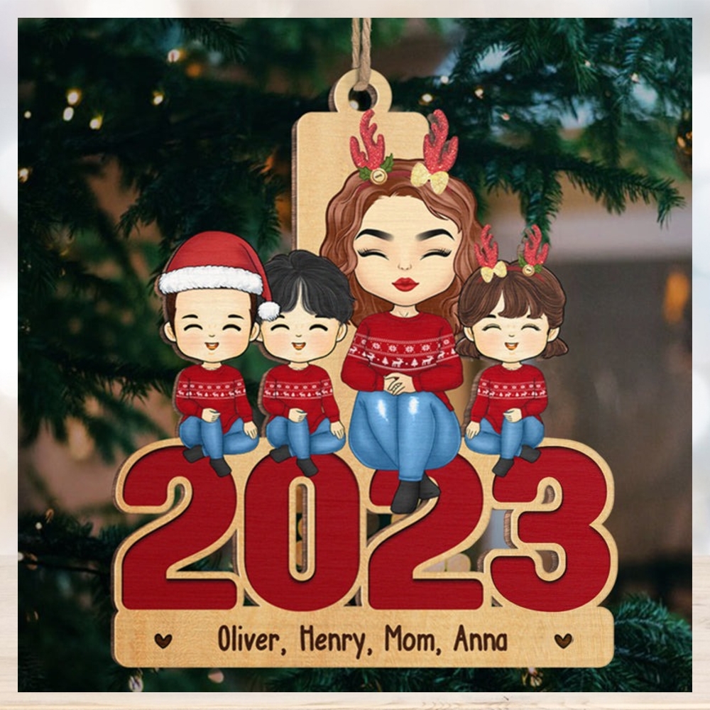 https://img.limotees.com/photos/2023/11/Mom-And-Kids-Sitting-Together-2023-Family-Personalized-Custom-Ornament-Wood-Unique-Shaped-Christmas-Gift-For-Family-Members1.jpg