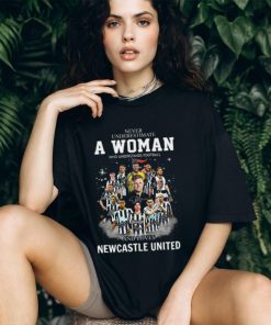 Never Underestimate A Woman Who Understands Football And Love Collingwood T Shirt