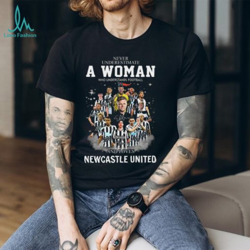 Never Underestimate A Woman Who Understands Football And Love Collingwood T Shirt