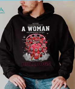 Never Underestimate A Woman Who Understands Football And Loves Bulldogs T Shirt