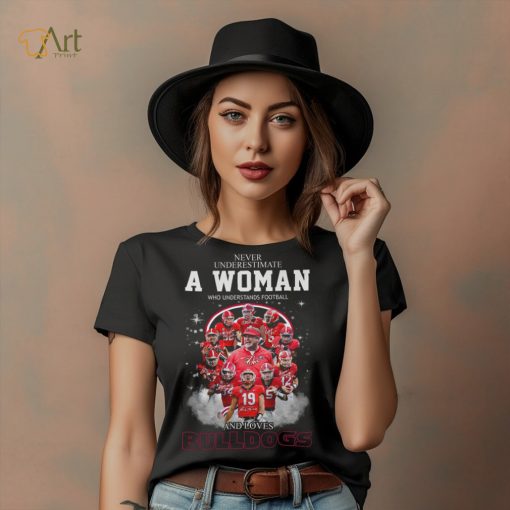 Never Underestimate A Woman Who Understands Football And Loves Bulldogs T Shirt