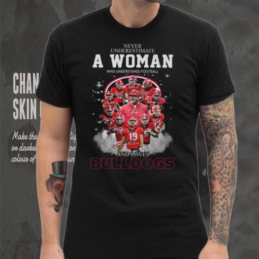 Never Underestimate A Woman Who Understands Football And Loves Bulldogs T Shirt