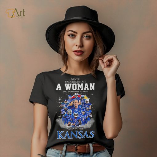 Never Underestimate A Woman Who Understands Football Ka Kansas 9 And Loves Kansas Shirt