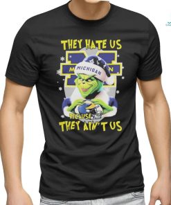 They Hate Us Because Ain’t Us The Grinch Hand Love Michigan Wolverines Christmas Shirt