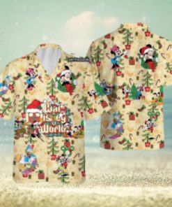Walt Disney World Hawaiian Christmas Mickey Minnie Donald Pluto Goofy Shirt