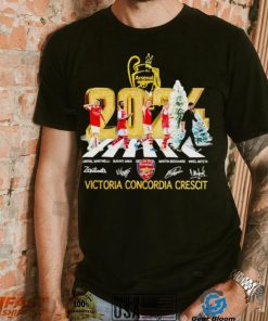 Arsenal 2024 Victoria Concordia Crescit signatures shirt
