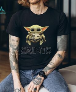 Baby Yoda Hug New Orleans Saints Star War Shirt