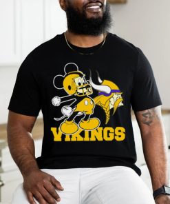 Best mickey Mouse cartoon NFL Minnesota Vikings football player helmet logo shirt