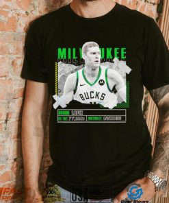 Brook Lopez Milwaukee Bucks basketball player pose paper gift shirt