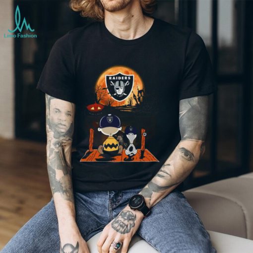 Charlie Brown And Snoopy Watching Oakland Raiders Halloween T Shirt