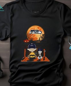 Charlie Brown And Snoopy Watching Seattle Seahawks Halloween T Shirt