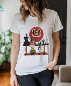 Cincinnati Bengals Charlie Brown And Snoopy Haunted House T Shirt