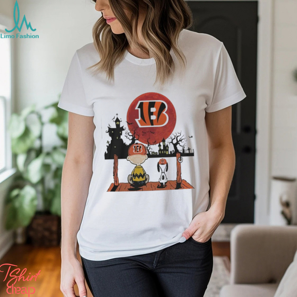 Cincinnati Bengals Charlie Brown And Snoopy Haunted House T Shirt Cincinnati Bengals Charlie Brown And Snoopy Haunted House T Shirt