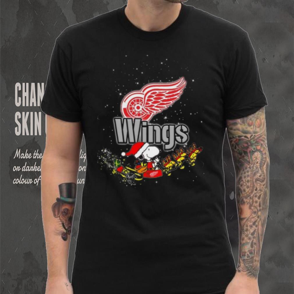 Detroit Red Wings NHL Santa Snoopy and Woodstock Christmas T Shirt Detroit Red Wings NHL Santa Snoopy and Woodstock Christmas T Shirt