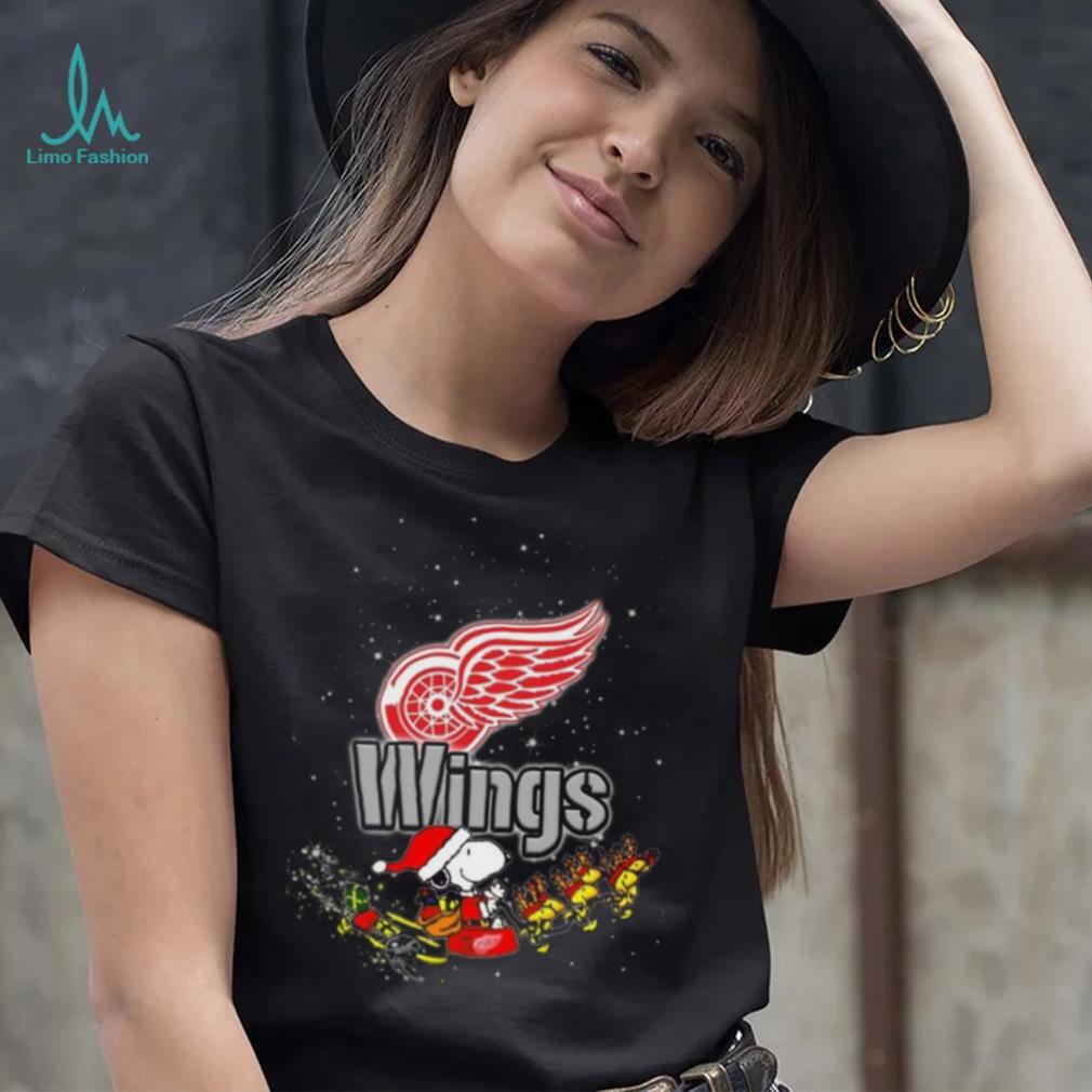 Detroit Red Wings NHL Santa Snoopy and Woodstock Christmas T Shirt Detroit Red Wings NHL Santa Snoopy and Woodstock Christmas T Shirt