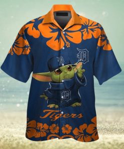 Detroit Tigers Baby Yoda Short Sleeve Button Up Tropical Hawaiian Shirt