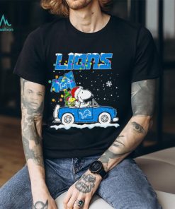Happy Merry Christmas Snoopy drive a car Detroit Lions logo flag gift shirt