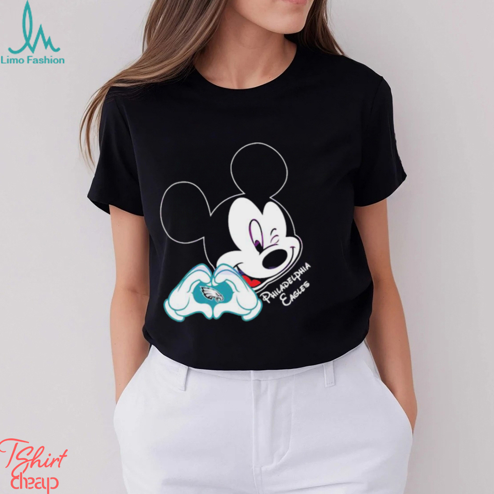 Mickey Mouse Love Philadelphia Eagles Logo Shirt Mickey Mouse Love Philadelphia Eagles Logo Shirt