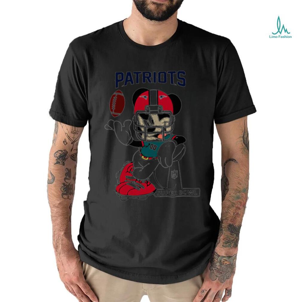 Mickey Mouse player New England Patriots football NFL Super Bowl logo shirt Mickey Mouse player New England Patriots football NFL Super Bowl logo shirt