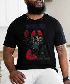 Mickey Mouse player New England Patriots football NFL Super Bowl logo shirt