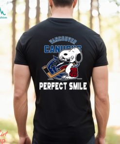 NHL Vancouver Canucks Snoopy Perfect Smile The Peanuts Movie Hockey T Shirt