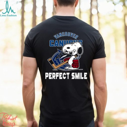 NHL Vancouver Canucks Snoopy Perfect Smile The Peanuts Movie Hockey T Shirt