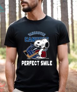 NHL Vancouver Canucks Snoopy Perfect Smile The Peanuts Movie Hockey T Shirt