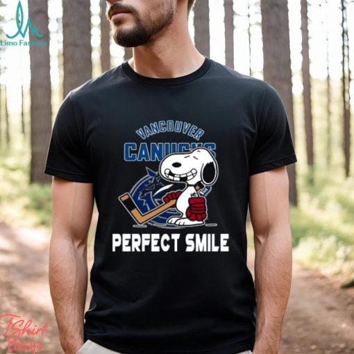 NHL Vancouver Canucks Snoopy Perfect Smile The Peanuts Movie Hockey T Shirt