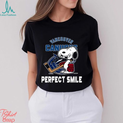 NHL Vancouver Canucks Snoopy Perfect Smile The Peanuts Movie Hockey T Shirt