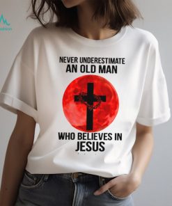 Never Underestimate An Old Man Who Believes In Jesus Classic T Shirt