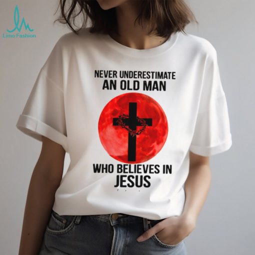 Never Underestimate An Old Man Who Believes In Jesus Classic T Shirt