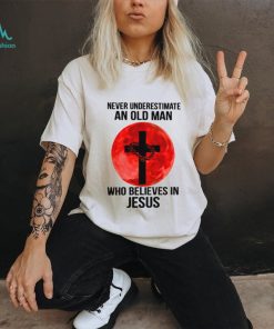 Never Underestimate An Old Man Who Believes In Jesus Classic T Shirt