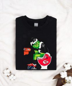 Oakland Raiders Grinch Santa Sitting Kansas City Chiefs Toilet christmas shirt