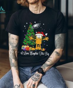 Official philadelphia Eagles Garfield I Love Eagles This Big Christmas Tree T Shirt