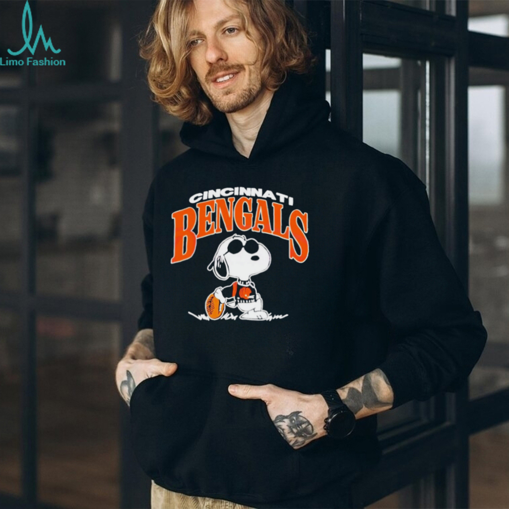 Official snoopy Cincinnati Bengals Football T shirt Official snoopy Cincinnati Bengals Football T shirt