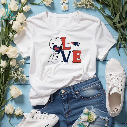 Peanuts Snoopy love New England Patriots shirt