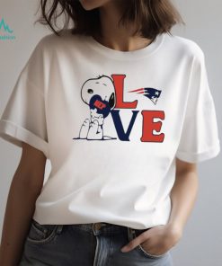 Peanuts Snoopy love New England Patriots shirt